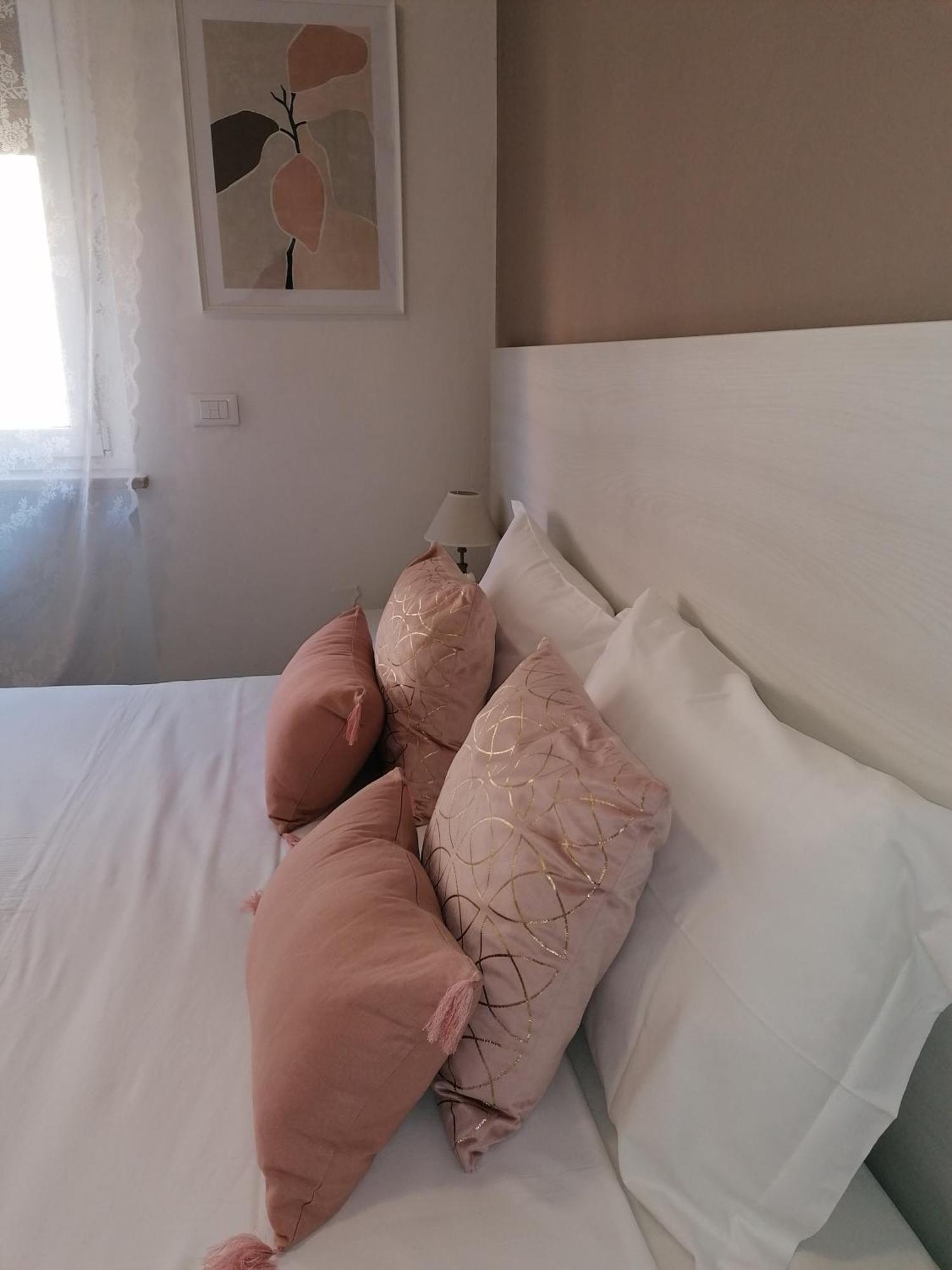 Bed Da Anna Hotel Peschiera del Garda Quarto foto